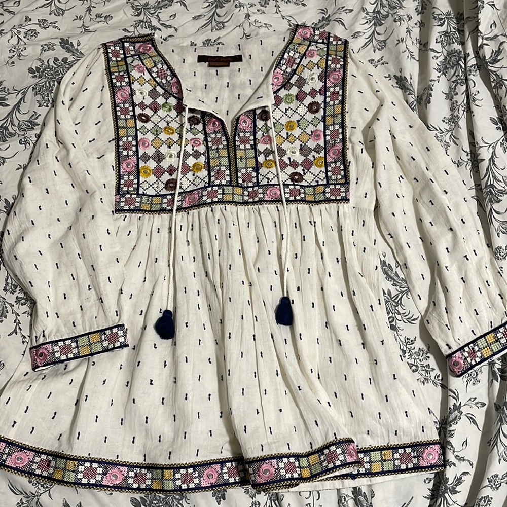 Quarter sleeve tunic top with long tassel ties